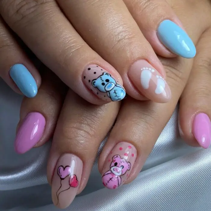 Lindas unhas rosa e azul com desenhos de ursos, pezinhos e coração