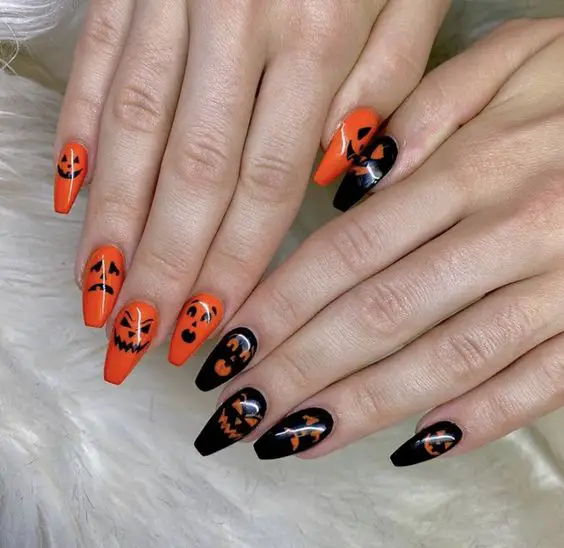 Imagem de unhas laranja e pretas com aboboras