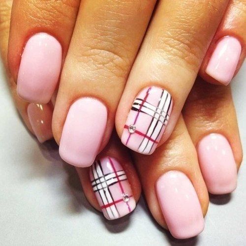 Esmaltação rosa com filha única em xadrez