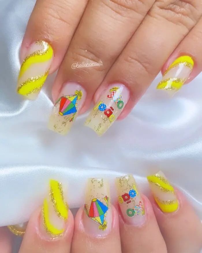 Unhas decoradas amarelas com balão e São João