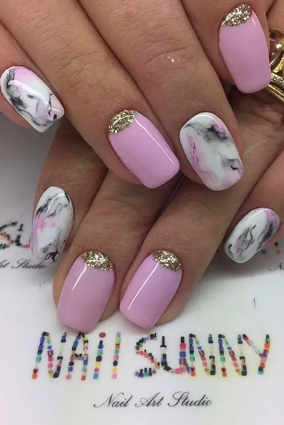 Esmaltação rosa com branco e cinza