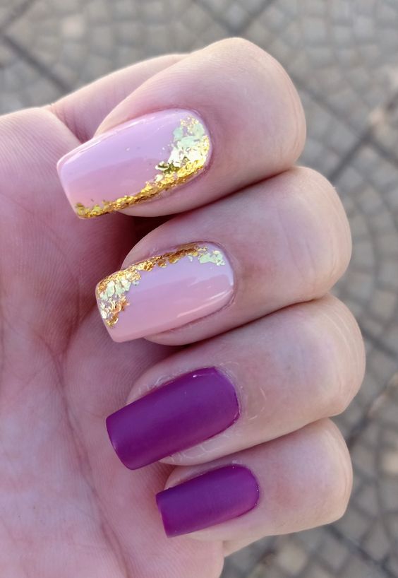 Exemplo de Unhas decoradas com folha de ouro