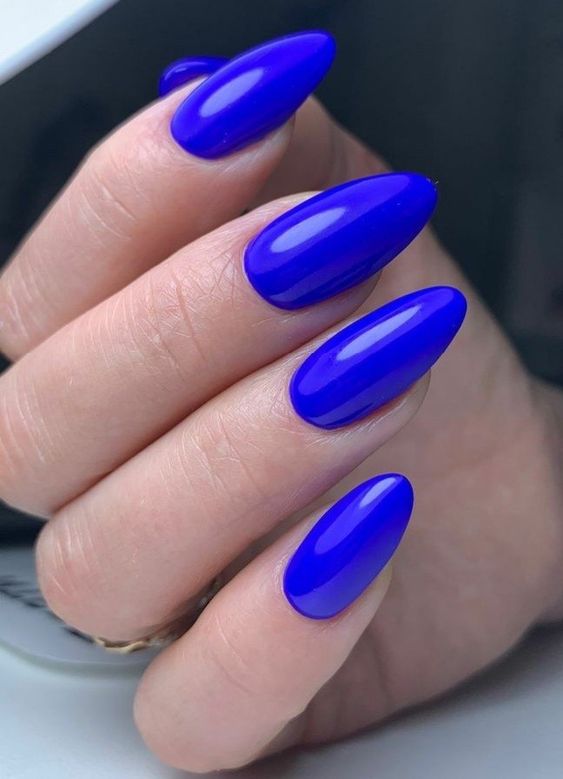 Esmaltação sólida azul bic