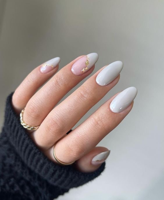 Inspiração de esmaltação branca com dourado