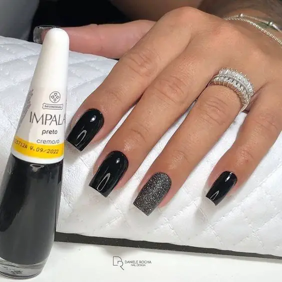 Indicação de esmalte preto cremoso da impala