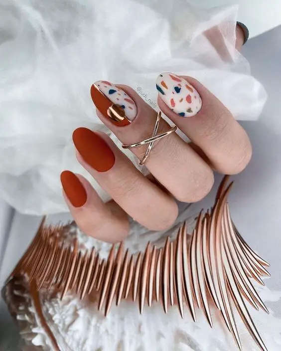 Modelo de Unhas Decoradas Verão 2023 caramelo