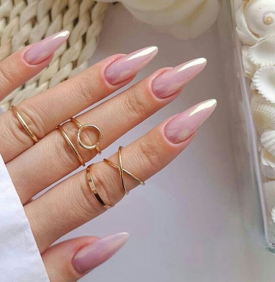 Modelo de Unhas Decoradas Verão 2023 peroladas rosa