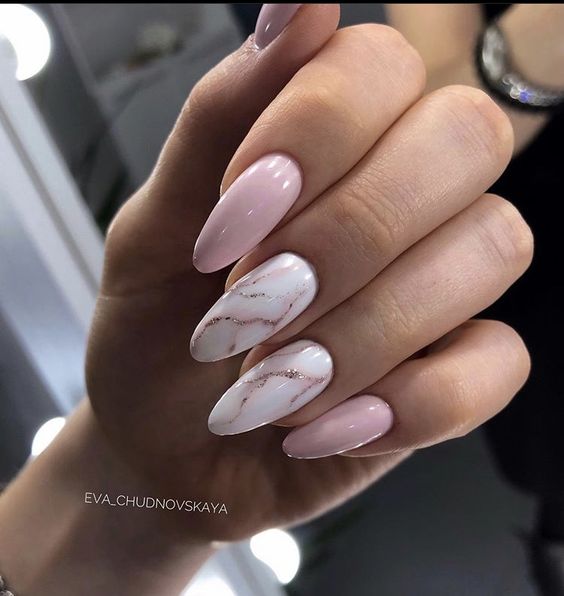 Esmaltação rosa e branco com marmorizado