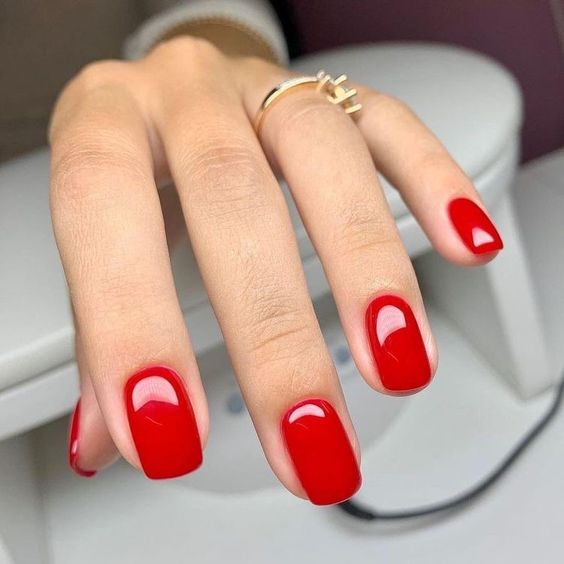 Inspiração de unhas vermelhas elegantes e curtas