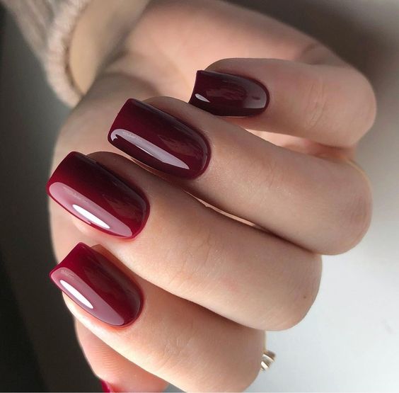 Foto de unhas elegantes vermelha