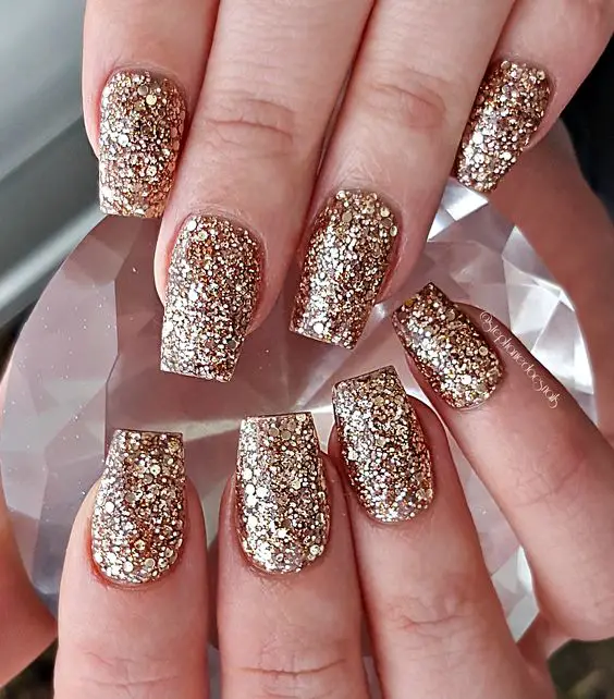 Unhas decoradas douradas puro glitter