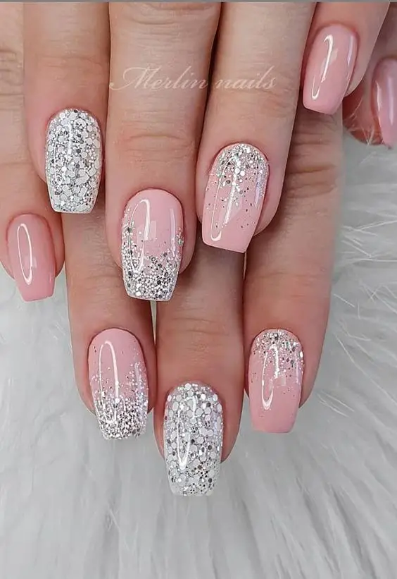 Lindas unhas rosa com glitter prata