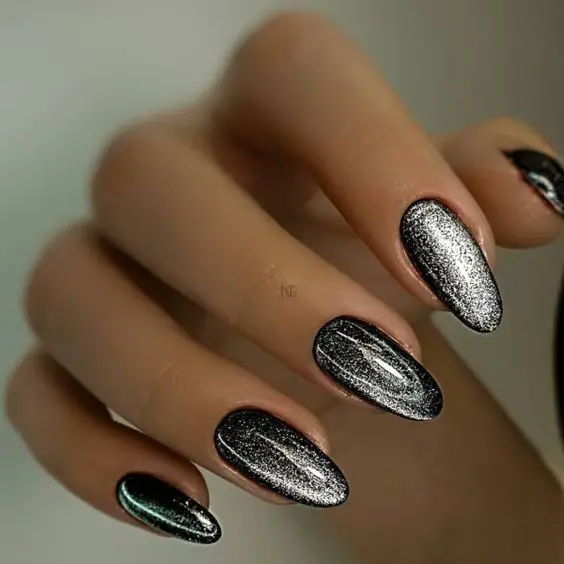 Unhas decoradas prateadas com preto 2023