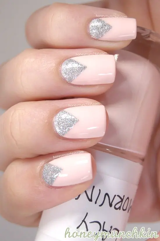 Unhas decoradas rosa com glitter prata