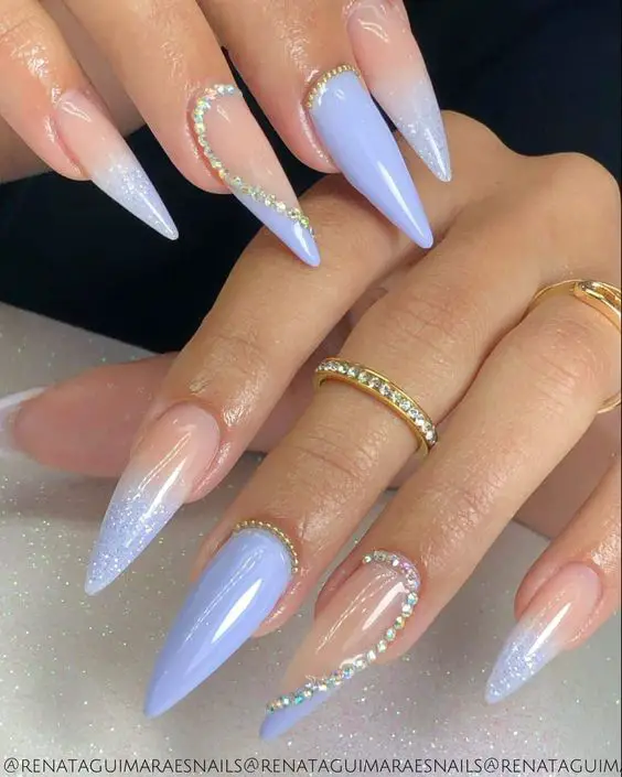 formato de unhas stiletto em gel