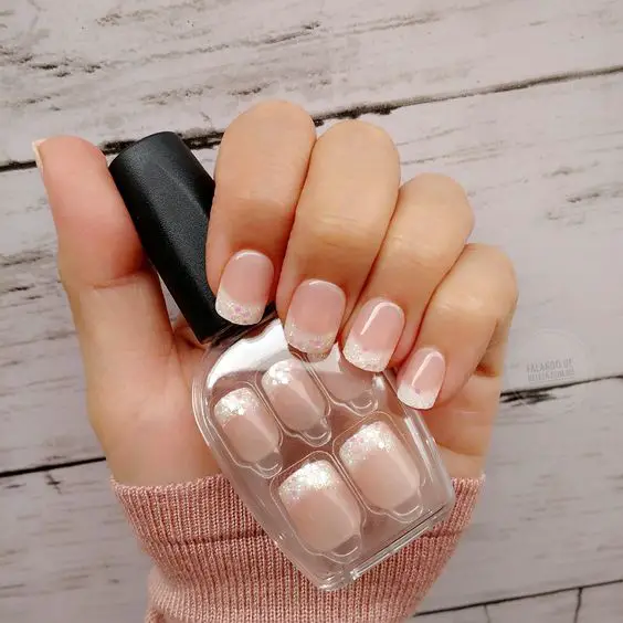 uso de unhas postiças compradas