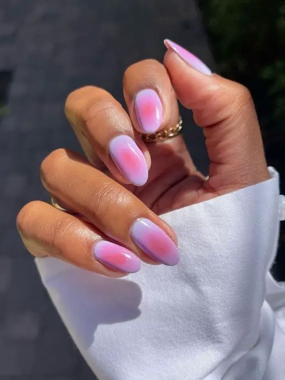 Aura nails lilás com rosa