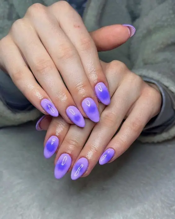 Inspiração de aura nails roxa com lilás