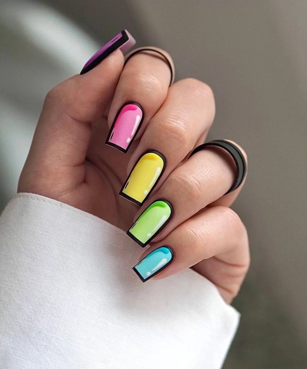 Desenhos de unhas divertidas e coloridas