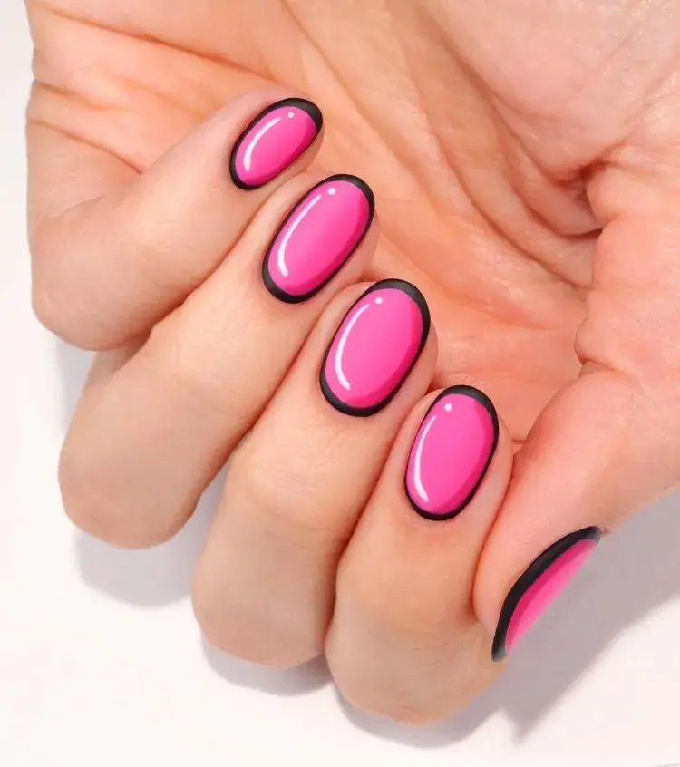 Modelo de cartoon nails curtas cor de rosa