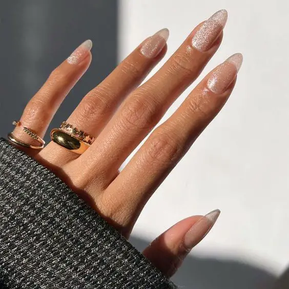 Tendência do momento naked nails