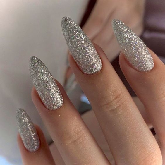 Esmaltação com glitter prata