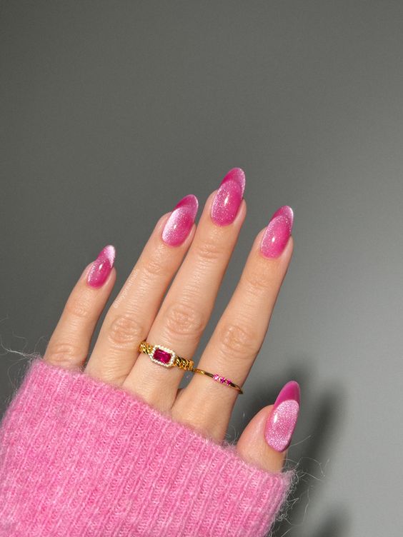 Técnica de nail art com esmalte magnético, assim sendo na cor rosa
