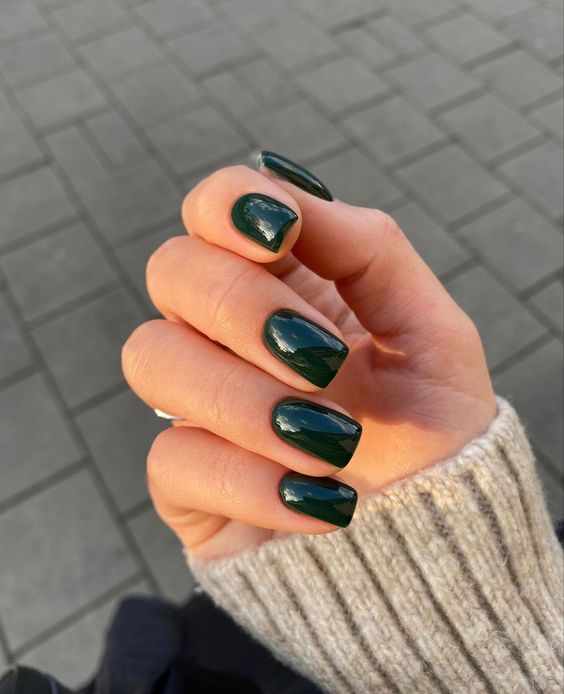 Inspiração de Unhas de inverno 2023 verdes