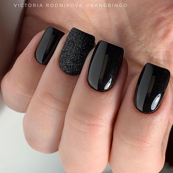 Ideias de unhas decoradas pretas com glitter preto