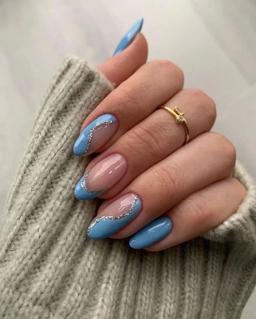 Ideias de nail art almond azul com glitter