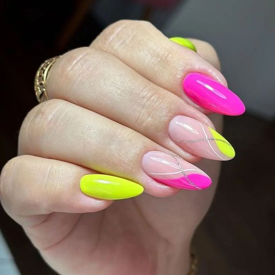 Ideias de unhas em gel rosa e amarelo neon