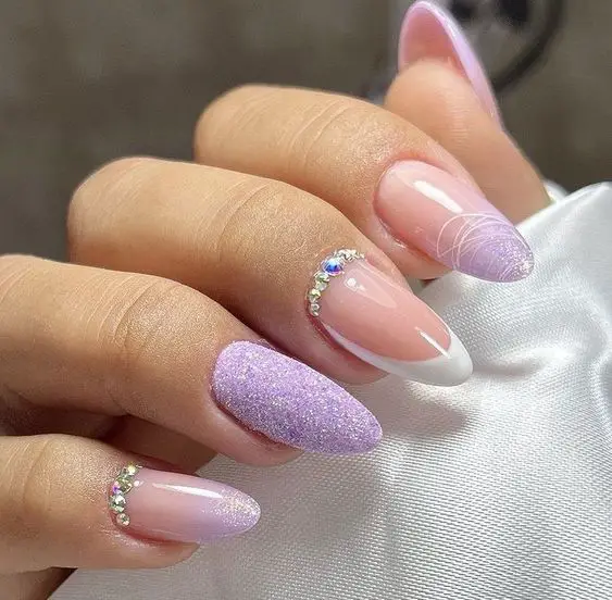 Inspiração de unhas em gel lilás