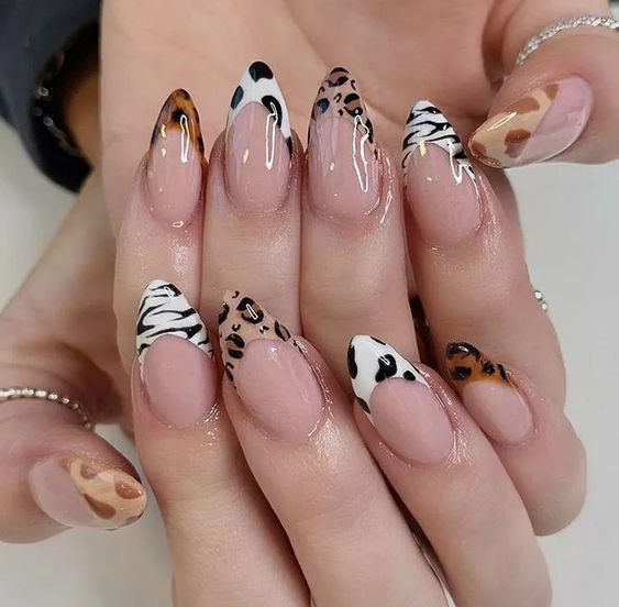 Unhas amendoadas decoradas 2023 animal print