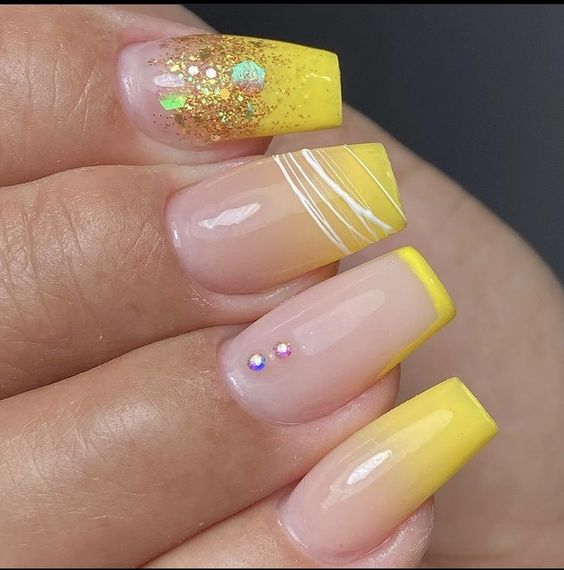 tipo de unha decorada francesinha com esmalte amarelo para se inspirar