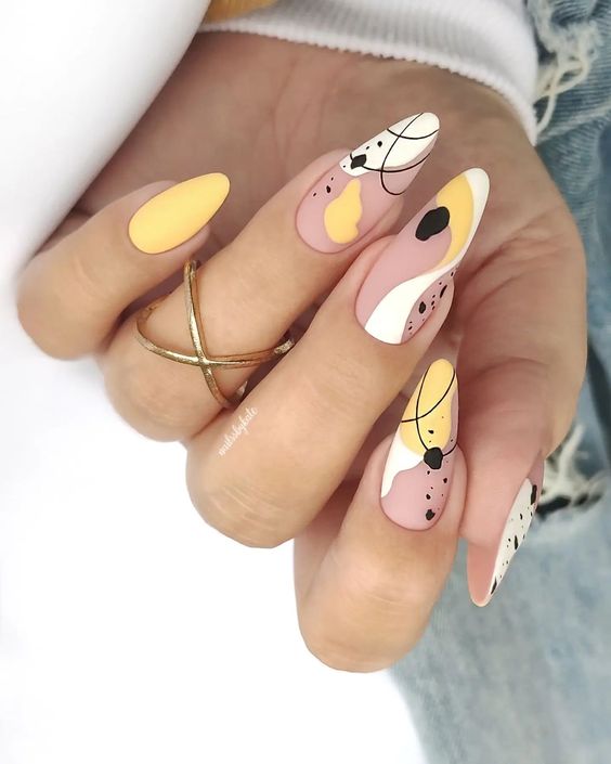 unhas decoradas amarelas 2023 com desenhos simples