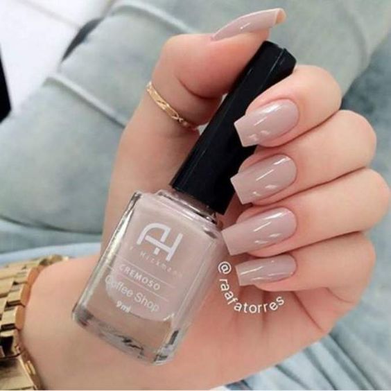 Esmaltação nude cremoso