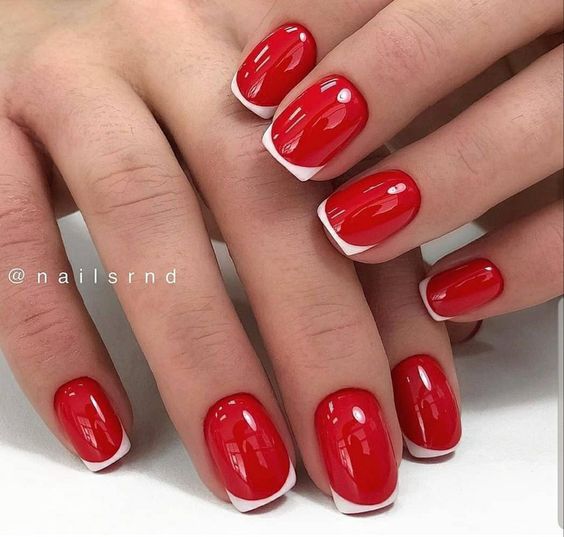 Esmaltação vermelha com francesinha branca