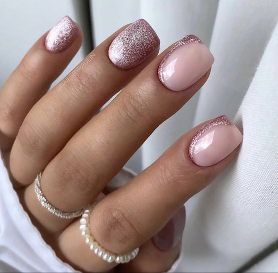 ideias de Unhas de gel decoradas curtas com glitter 2023