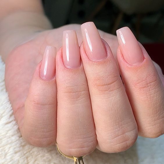 Unhas de gel decoradas 2023 nude natural