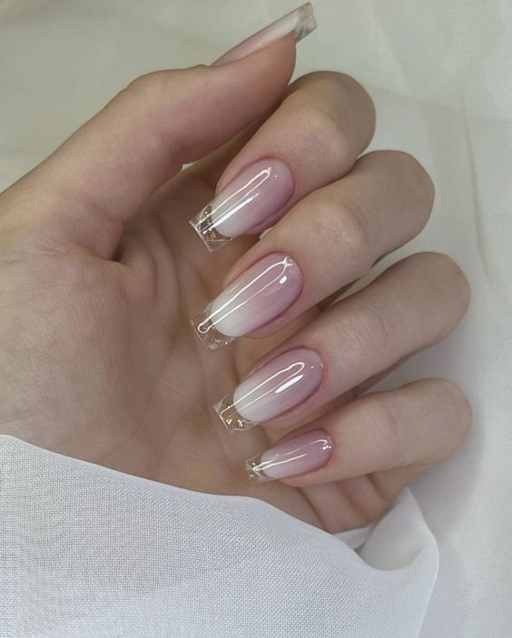 unhas transparentes sem esmaltes colorido