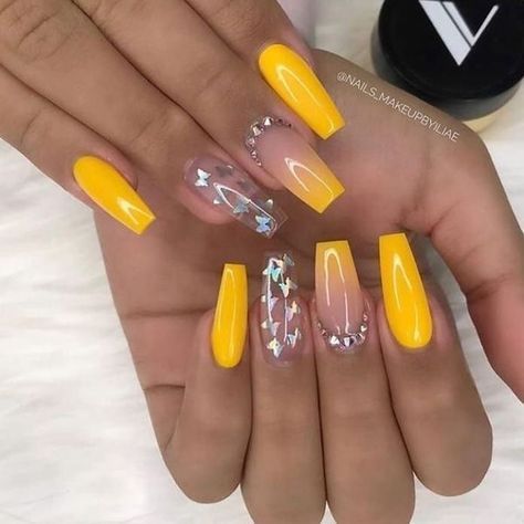 unhas amarelas com decoração filha única transparente