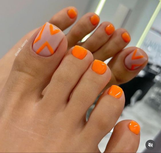 unhas dos pés laranjas